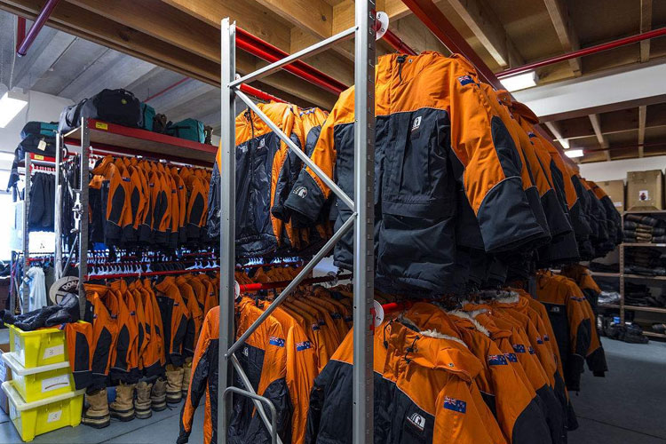 服裝倉庫如何除濕？倉庫除濕機輕松應對潮濕問題